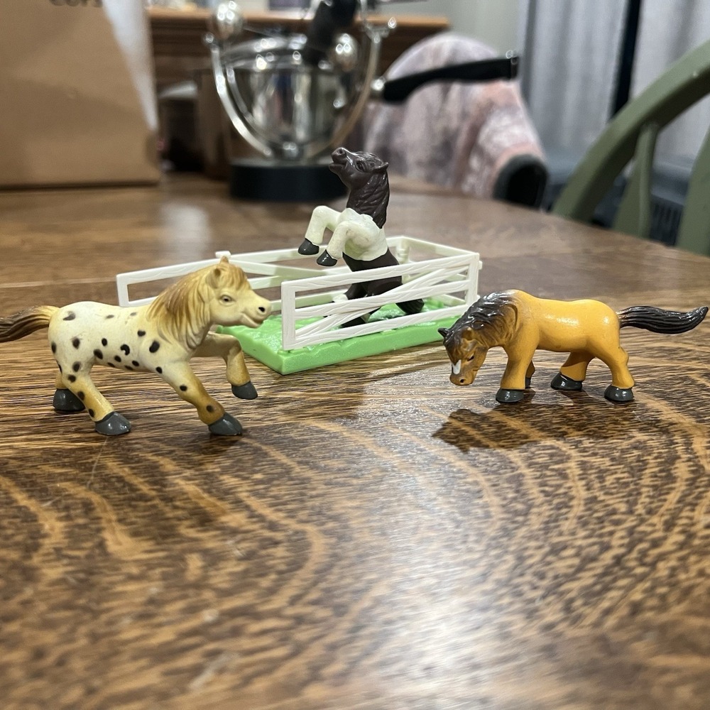 VTG 90s Jasman My Precious Pets Lot with 3 Horses And A Fenced In Pasture